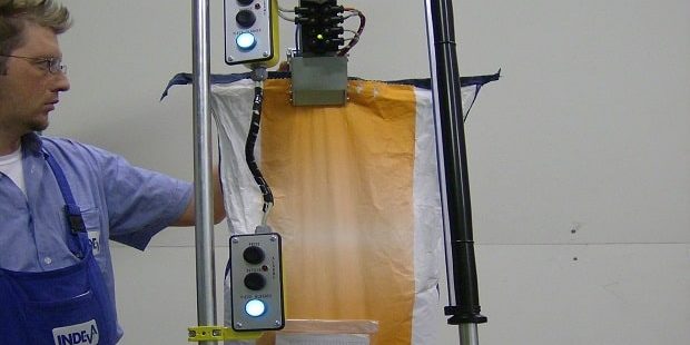 Ergonomic, safe, fast handling of bags