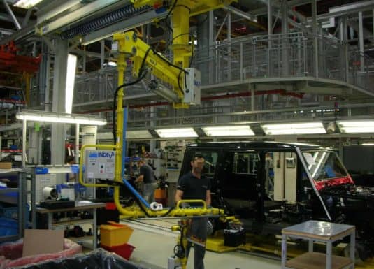 Baterias Se han suministrado muchos manipuladores INDEVA a empresas del sector de automoción para mover las baterías y colocarlas en el interior de un vehículo. Las herramientas de agarre fueron diseñadas a medida, adaptadas a las necesidades y requerimientos de nuestros clientes, pero sobre todo para el agarre y manipulación de baterías de diferentes formas y tamaños.