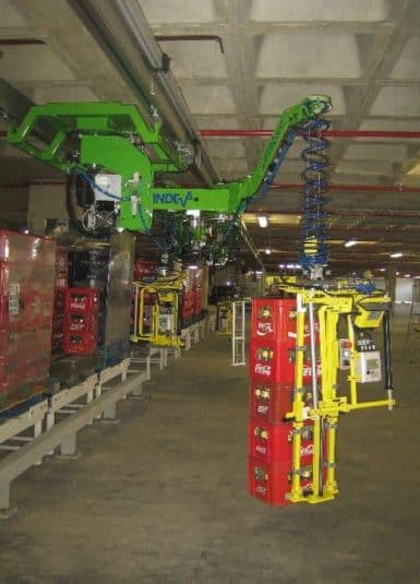 La estructura ligera del sistema INDEVA Liftronic proporciona una gran visibilidad y maniobrabilidad, lo que lo hace ideal para manipular cajas y botellas con total ergonomía y seguridad.