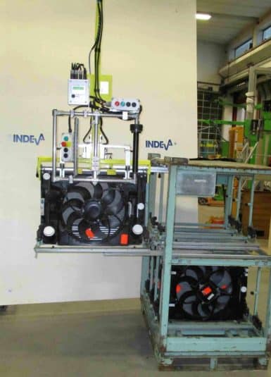 Radiadores Los manipuladores industriales de INDEVA permiten el manejo de los radiadores de forma totalmente económica y segura. El uso de sensores colocados en el marco de las ventosas detecta la presencia del radiador y activa las ventosas antes de colocarlas en el radiador.