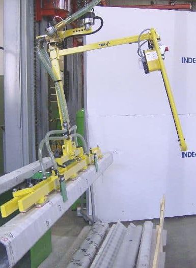 barras El uso de manipuladores INDEVA facilita el movimiento de cargas. Múltiples barras pueden ser movidas al mismo tiempo usando las herramientas de agarre. De esta manera es posible mantener una alta productividad, haciéndola constante a lo largo de todo el turno de trabajo.