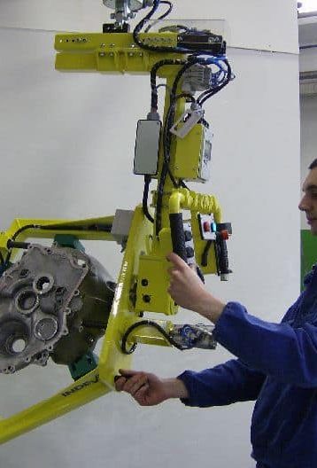 various-components-10 https://www.indevagroup.es/es-video/la-linea-de-ensamblaje-lamborghini-urus-utiliza-manipuladores-industriales-de-la-serie-pn/