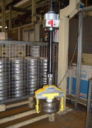 Manipulación del embrague, o grupo completo o partes, con un INDEVA manipulador serie Liftronic