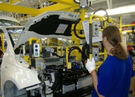 El uso fácil e intuitivo de los manipuladores industriales INDEVA permite a todos los operarios posicionar fácilmente el panel frontal sin necesidad de preajustar el peso de la carga, pero sobre todo sin pulsar ningún botón.