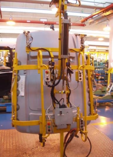 Techo Solar Manipuladores industriales INDEVA para el manejo fácil e intuitivo de cubiertas solares. Gracias a las innumerables herramientas de sujeción, con la posibilidad de personalización, el movimiento de estos componentes ya no será un problema.