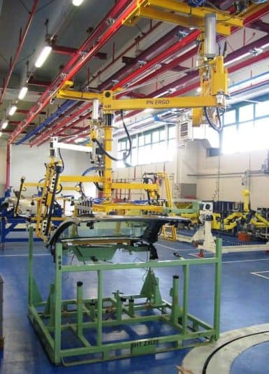 Techo Solar La precisión del sistema Liftronic marca la diferencia, gracias a la coordinación intuitiva y natural del movimiento, sin ninguna resistencia, por lo que la colocación del techo solar será muy precisa.
