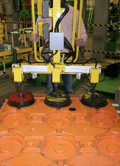Los manipuladores INDEVA son los primeros de la gama en términos de seguridad y ergonomía de los operadores, que necesitan una tecnología avanzada que garantice movimientos precisos y rápidos con rotaciones, en particular en el grupo de rueda.