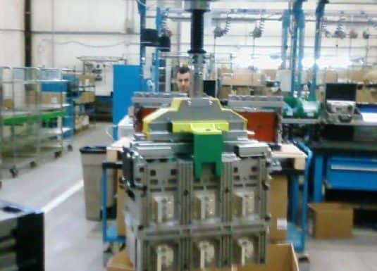 Interruptores Manipule los interruptores industriales con total ergonomía y seguridad con los sistemas inteligentes INDEVA que, con su fácil e intuitivo uso, simplifican las operaciones.