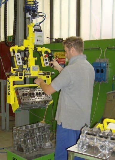 Los Dispositivos Inteligentes para el Manejo son sistemas altamente sensibles. La respuesta inmediata del sistema permite al operador ralentizar o acelerar el movimiento, según sus necesidades.