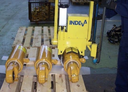 La utilización de un sistema INDEVA permite mantener constante el nivel de productividad durante todo el turno de trabajo, manipulando la carga con total ergonomía y seguridad.