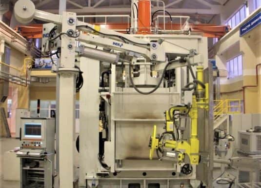 Piezas de fundición Scaglia INDEVA ha suministrado varios manipuladores neumáticos para el agarre de cargas compensado a fundiciones para la manipulación de moldes dentro y fuera de hornos a alta temperatura