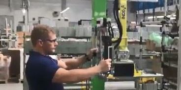 pn-ergo-Rockwell-115818 Pneumatic Manipulator for handling electric motor stators
